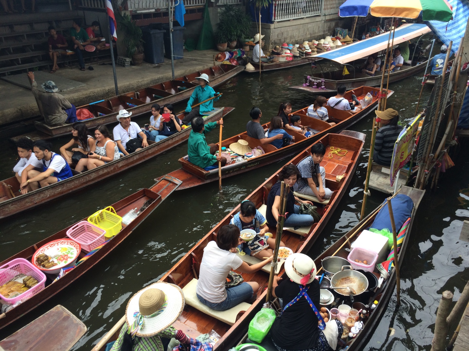 Bangkok yüzen çarşı